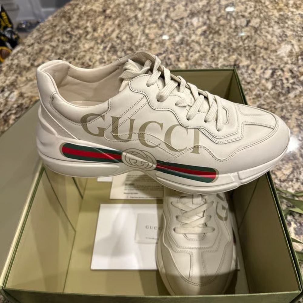 Gucci womens White Sneakers - Picture 3 of 4